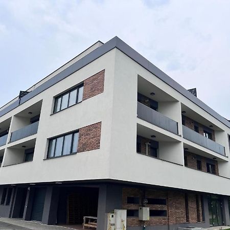 Cluj Airport Apartment Exterior photo